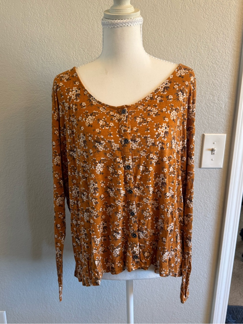 American Eagle Outfitters Rust Floral Button-Front Long Sleeve boho Top